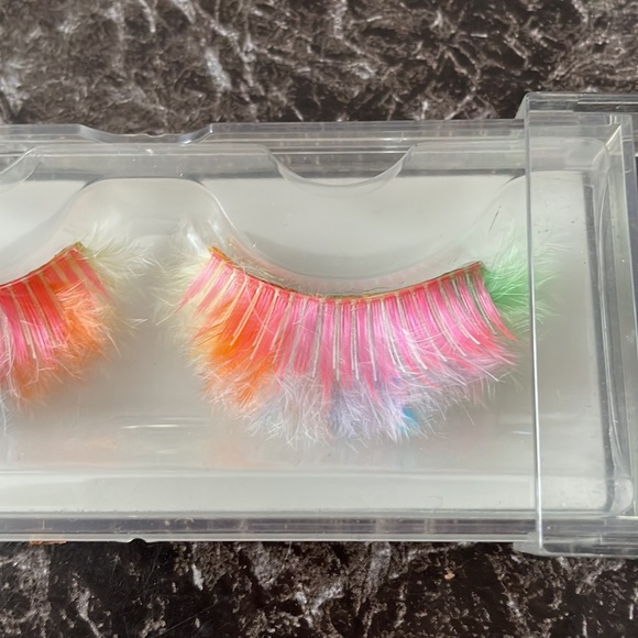Shu uemura rainbow feather L lashes - Picture 2 of 3